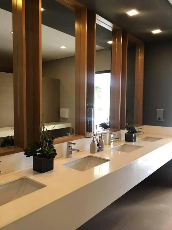Studio At Viceroy T4 Florence Way Манила Экстерьер фото